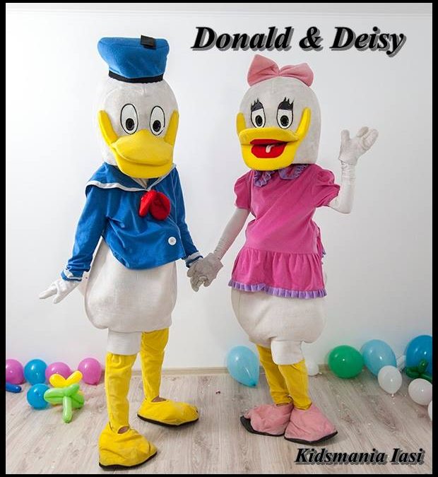 Donald si Daisy Duck - mascotele de la Disneyland sunt acum in Iasi