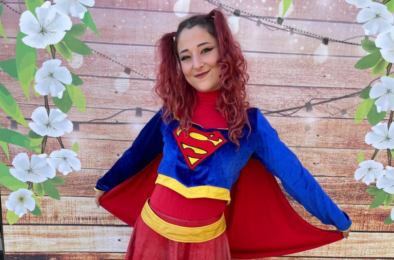 Supergirl animatoare petreceri copii iasi