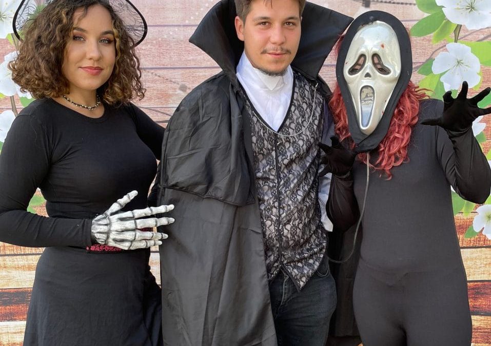 Monstri si vrajitoare Halloween personaje Iasi