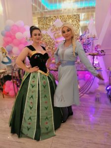 Ana si elsa regatul de gheata iasi