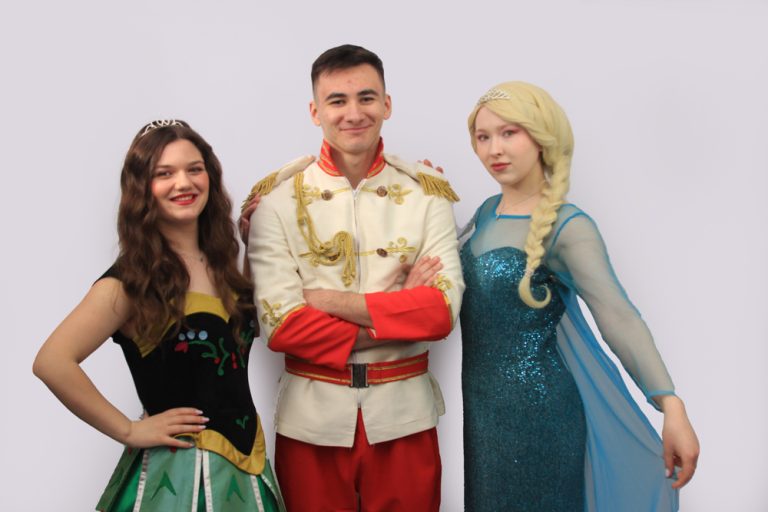 Elsa Ana Olaf personaje petreceri copii Iasi update 2023
