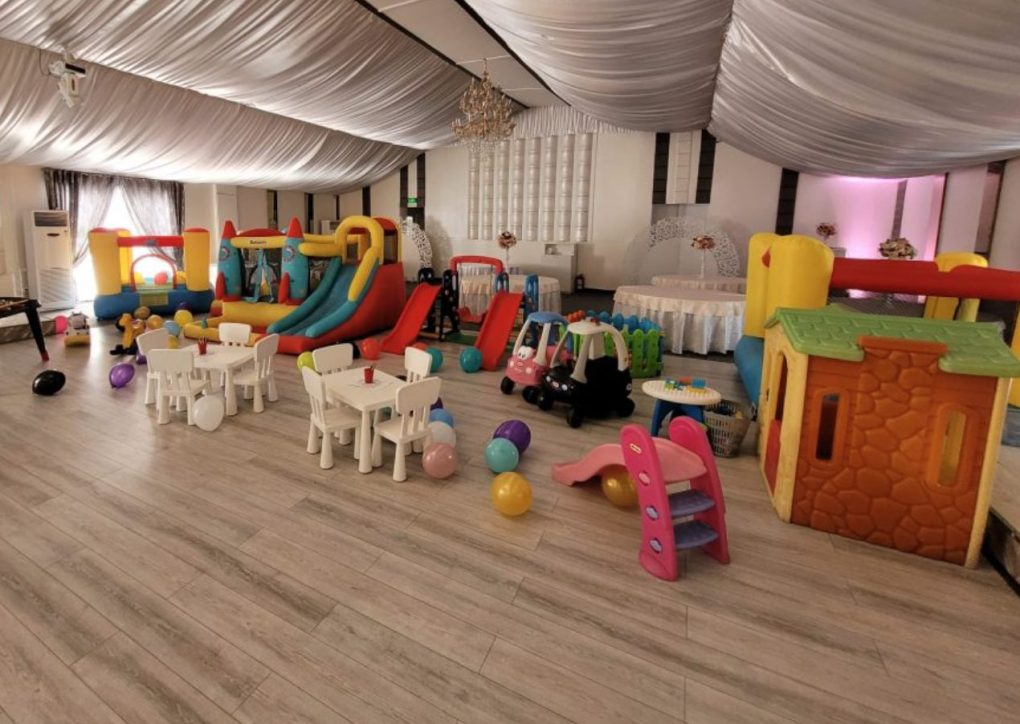 Kids Corner Iasi spatiu de joaca mobil cu jucarii de inchiriat pentru petreceri copii nunta botez