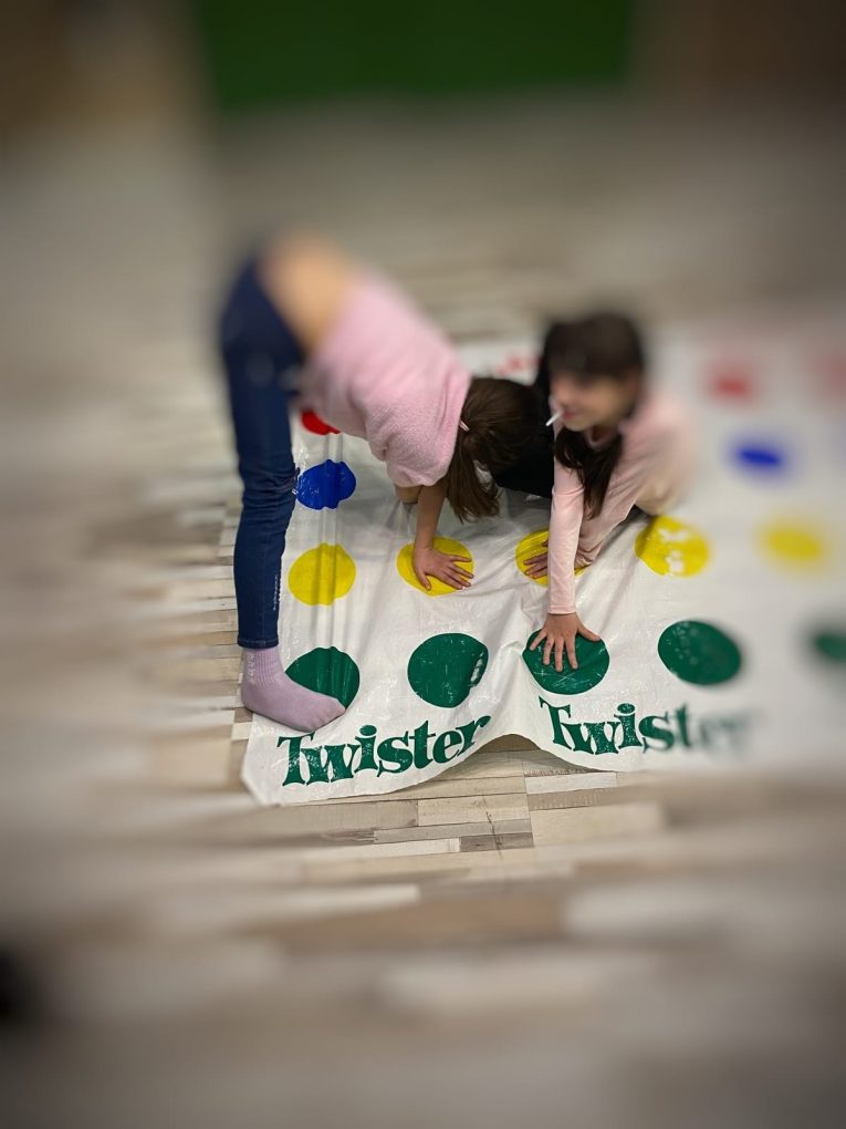 Animatori la nunta si animatori la botez in Iasi ateliere si activitati care tin copiii ocupati11