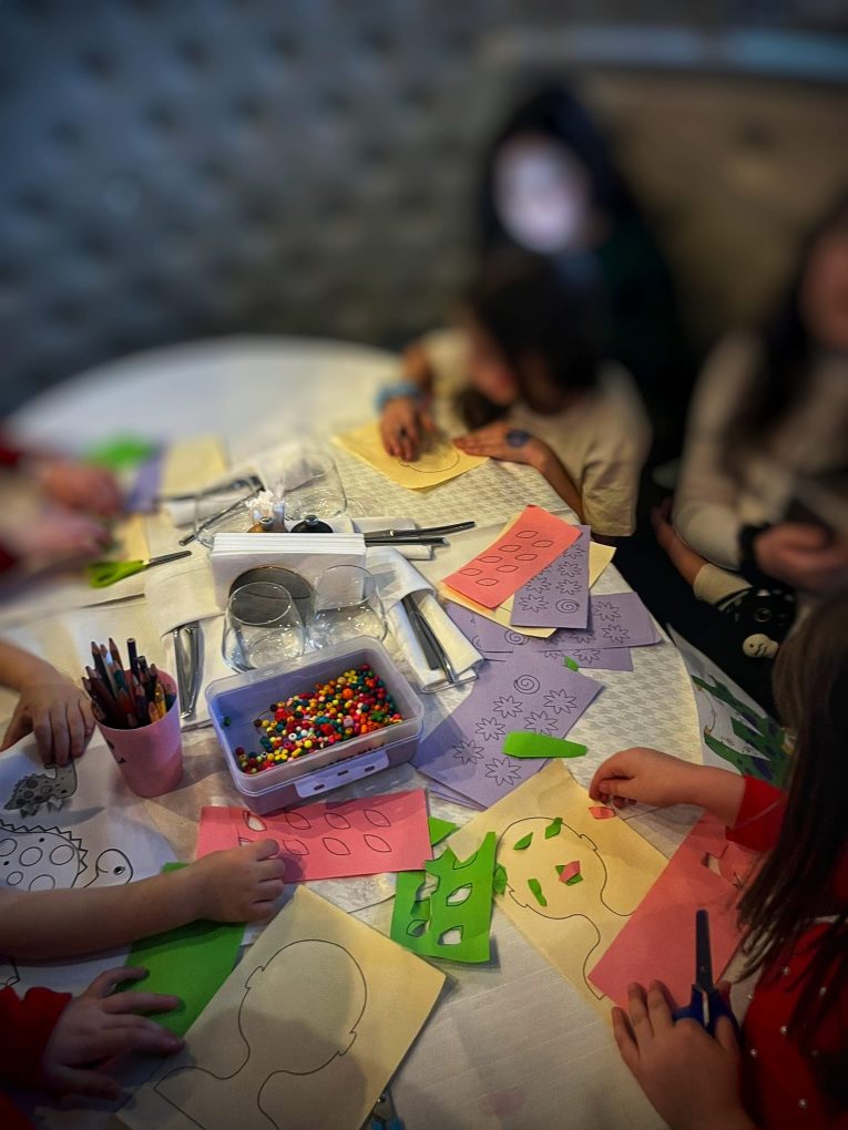 ateliere stil craft bratari origami jocuri si activitati pentru copii la nunta sau botez in iasi