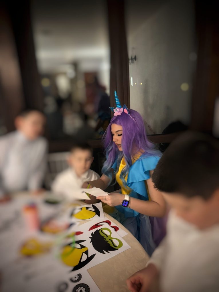atelier creare masti in cadrul nuntilor sau a petrecerilor de botez animatori activitati