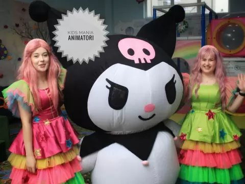 Animatoare Kids Mania și mascota Kuromi la un botez în Iași
