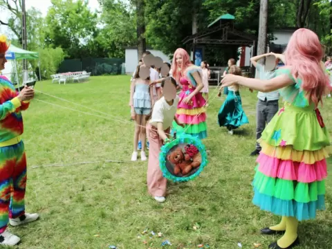 Jocuri în aer liber cu animatorii Kids Mania