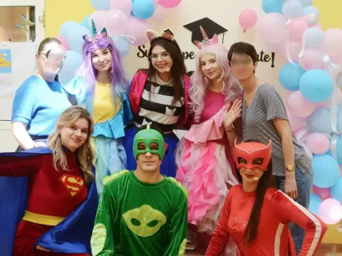 Personaje supereroi la o petrecere pentru copii Kids Mania