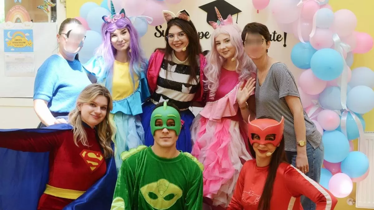 Super-eroi și eroi în pijama Kids Mania la o petrecere la grădiniță în Iași